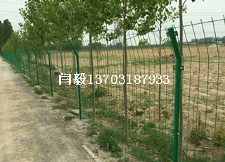 圈地護(hù)欄網(wǎng)4